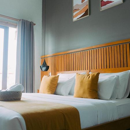 Escape Bajo Hotel Labuan Bajo Exterior photo
