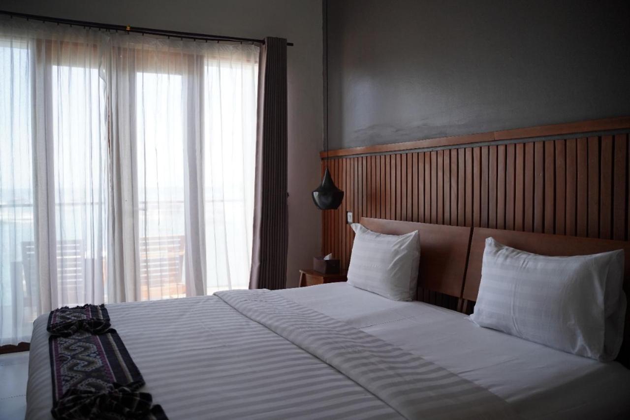 Escape Bajo Hotel Labuan Bajo Exterior photo