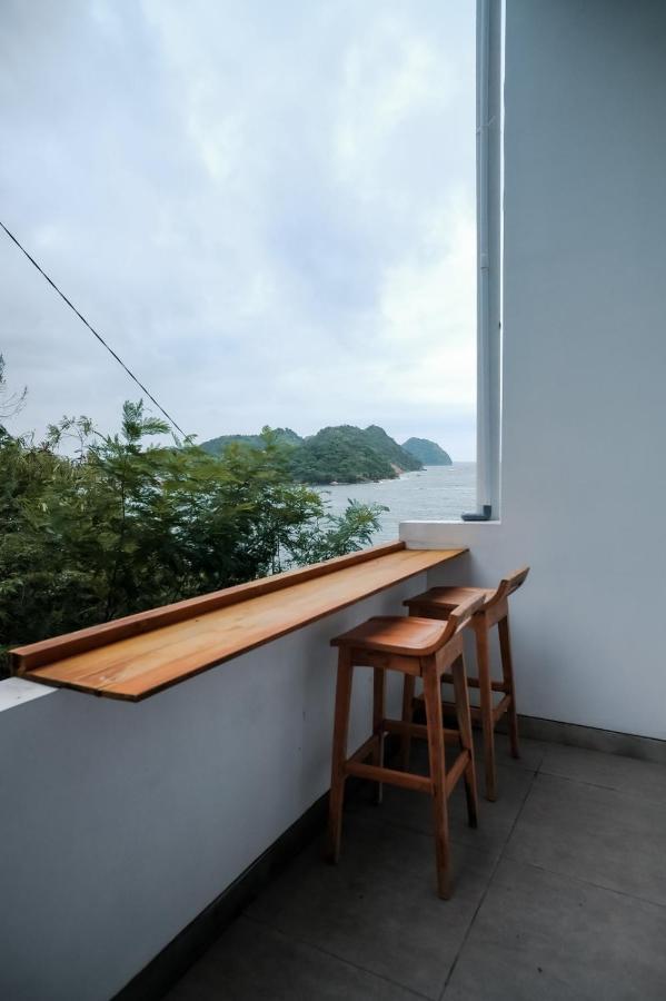 Escape Bajo Hotel Labuan Bajo Exterior photo
