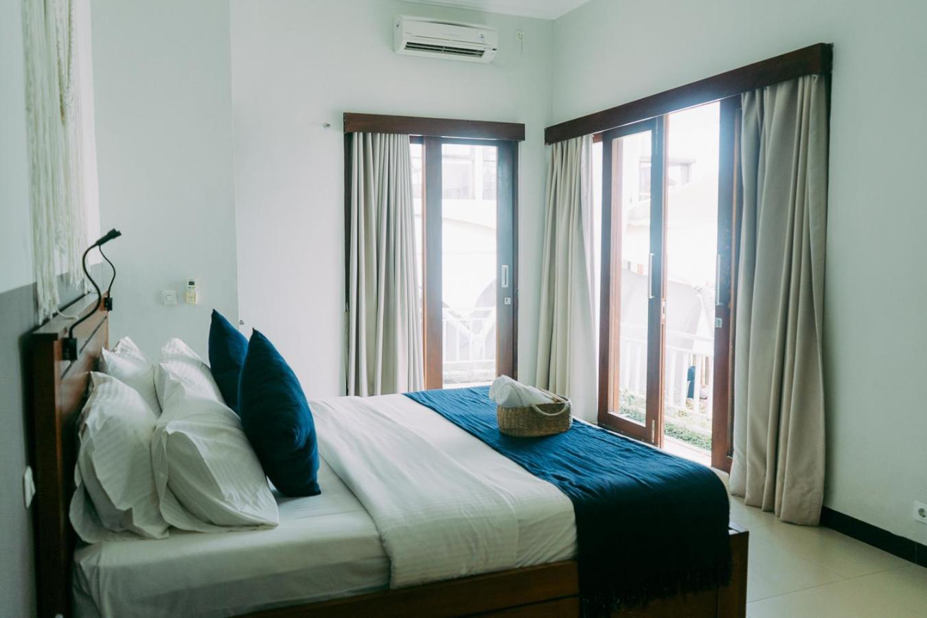 Escape Bajo Hotel Labuan Bajo Exterior photo