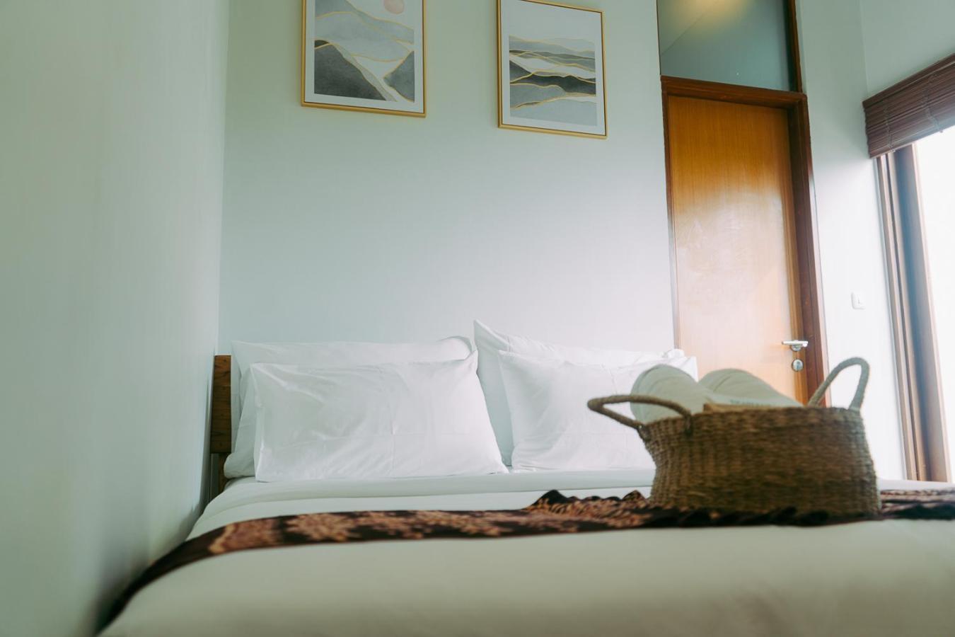 Escape Bajo Hotel Labuan Bajo Exterior photo