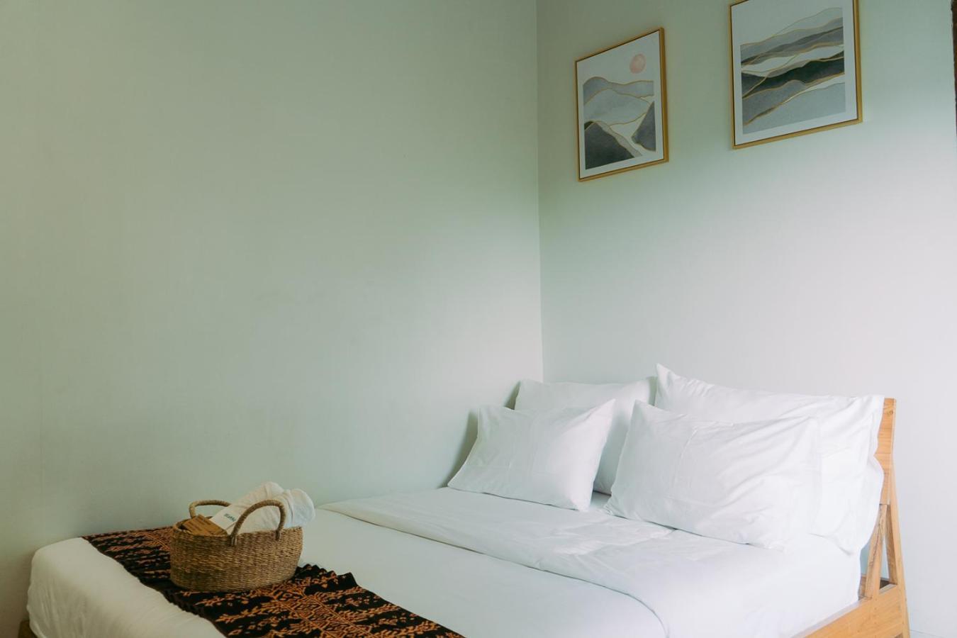 Escape Bajo Hotel Labuan Bajo Exterior photo